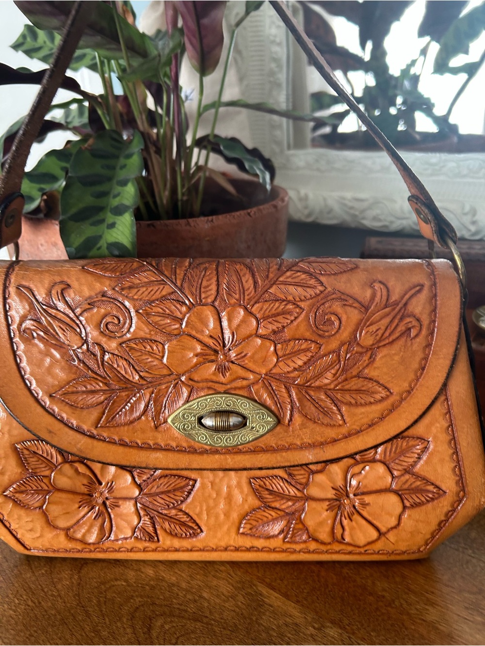 Vintage Hand-Tooled Floral Leather Shoulder Bag in Tan